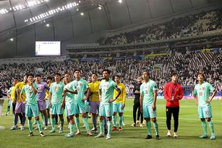 媒体人：国足今晚对阵新加坡将身穿青绿色客场球衣